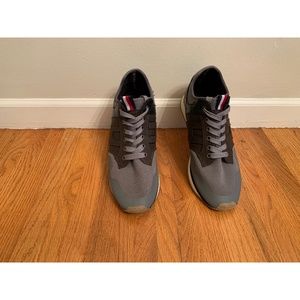 Men's gently used Tommy Hilfiger Montez Sneaker